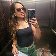 Castellano a todos los niveles, con buena gramática y ortografía. Nativo